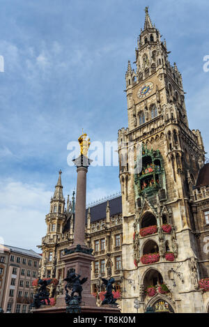 München, Deutschland - 31. Oktober 2018: Mariensaule ist Mariensäule auf dem Marienplatz in München. Deutschland Stockfoto