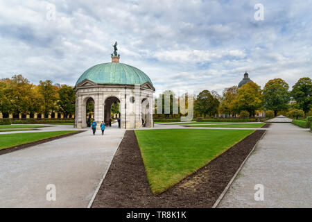 München, Deutschland - 31. Oktober 2018: Diana Tempel im Garten München Hofgarten Stockfoto