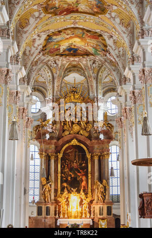 München, Deutschland - 01. November 2018: Einrichtung von Heilig Geist Kirche oder Kirche des Heiligen Geistes in München Stockfoto