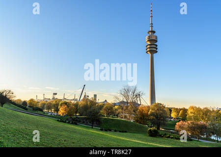 München, Deutschland - 01 November, 2018: Olympic Tower im Olympischen Park oder Olympiapark in München Stockfoto