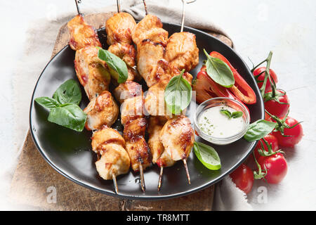 Hausgemachte gegrilltes Hähnchen am Spieß. Stockfoto