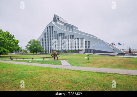 Stadt Riga, der Lettischen Republik. Ansicht der Lettischen Nationalbibliothek und das Denkmal. Am 27. Mai. 2019 Reisen Foto. Stockfoto