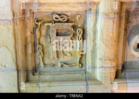 Kompliziertes Deckenrelief des Buchstaben F für Francois I. im Chateau de Chambord in Loir et Cher, Centre Val de Loire, Frankreich Stockfoto