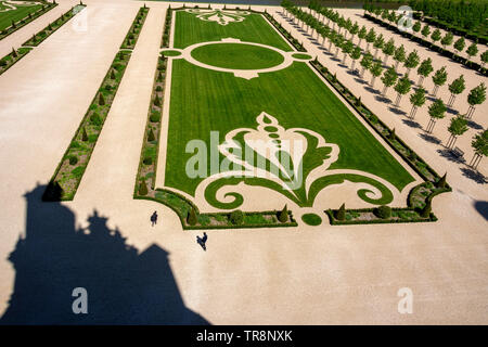 Französische Gärten im Royal Chateau of Chambord in Loir et Cher, mit komplexen Designs und gepflegten Landschaften, Centre Val de Loire, Frankreich Stockfoto