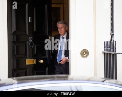 Bundeskanzler, Philip Hammond, Blätter mit der Nummer 11 Downing Street. Stockfoto