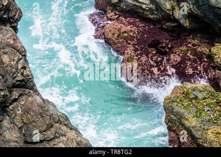 Felsen im Meer Stockfoto