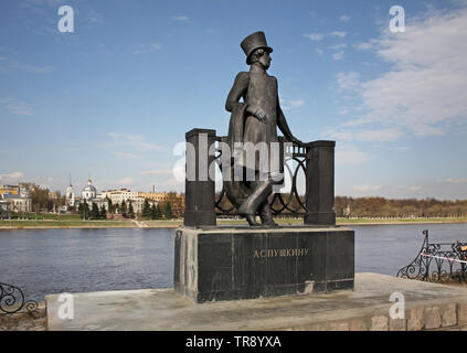 Denkmal für Alexander Puschkin auf City Garden Damm in Twer. Russland Stockfoto