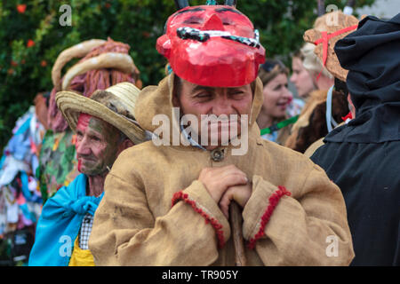 Lissabon, Portugal: 18. Mai 2019: Mann an der Iberischen Maske Internationales Festival in Lissabon Stockfoto