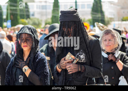 Lissabon, Portugal: 18. Mai 2019: Witwen in Iberischen Maske Internationales Festival in Lissabon Stockfoto