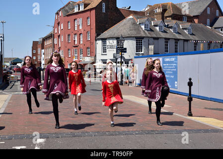 BlackRock School of Irish Dance bei Folk am Quay 2018 in Poole, Dorset Stockfoto