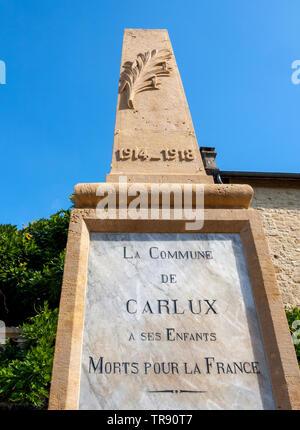 Carlux, Frankreich - 7. September 2018: Denkmal für die Opfer des Ersten Weltkriegs in Sarlat-la-Canéda. Tal der Dordogne, Aquitaine, Frankreich Stockfoto