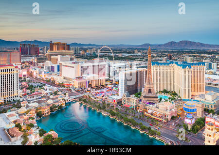 Las Vegas, Nevada, USA Skyline über den Streifen bei Dämmerung. Stockfoto