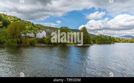 Ein Blick auf den Lake Windermere, Windermere, Cumbria, Großbritannien. Am 19. Mai 2019 getroffen. Stockfoto