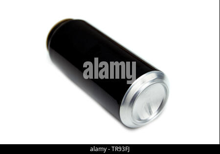 Aluminium schwarz, unter Getränke, auf weißem Hintergrund. Stockfoto