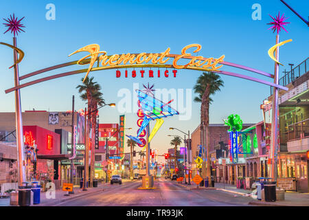 LAS VEGAS, Nevada - Mai 13, 2019: Fremont East District von Las Vegas in der Morgendämmerung. Es gehört zu den bekanntesten Straßen in das Las Vegas Valley. Stockfoto