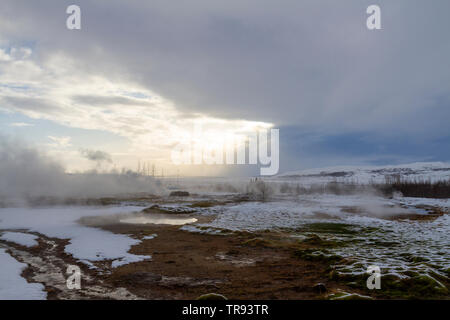 Allgemeine Ansicht über die heißen Quellen von Geysir geothermische Feld, Teil der Golden Circle von Island. Stockfoto