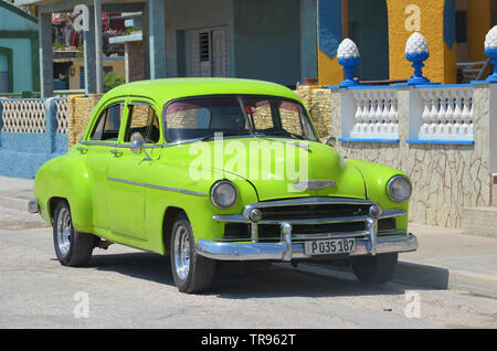 Vintage amerikanische Autos in Gibara, Kuba Stockfoto