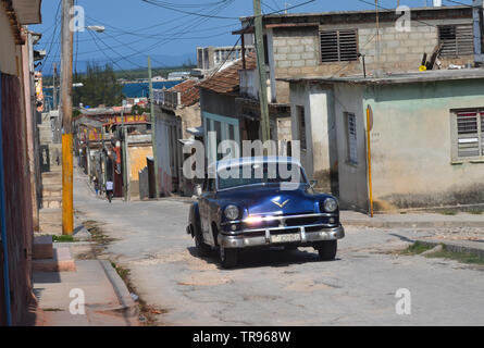 Vintage amerikanische Autos in Gibara, Kuba Stockfoto