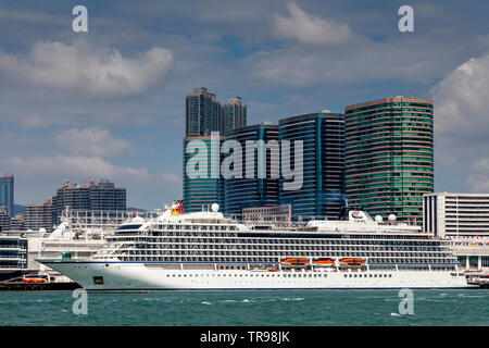 Ein Viking Orion Cruise Schiff vertäut im Hafen Terminal, Kowloon, Hongkong, China Stockfoto