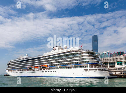 Ein Viking Orion Cruise Schiff vertäut im Hafen Terminal, Kowloon, Hongkong, China Stockfoto