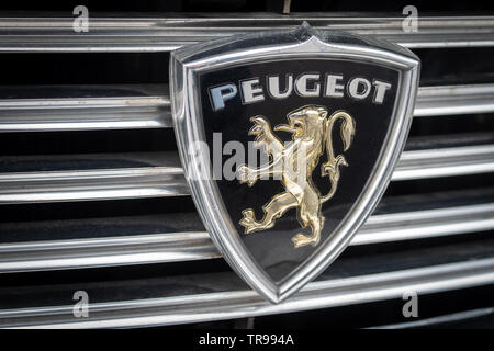 Peugeot Logo auf Oldtimer Stockfoto