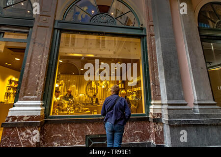 Maison Dandoy eine Teestube und Waffel cafe in Les Galeries Royales Saint-Hubert, einem eleganten verglaste Einkaufspassage in Brüssel, BelgiumLes Galeries R Stockfoto