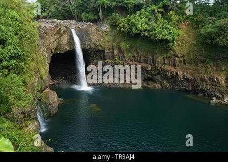 Schönen Rainbow Falls in Hilo Hawaii an einem Tag gesehen Stockfoto