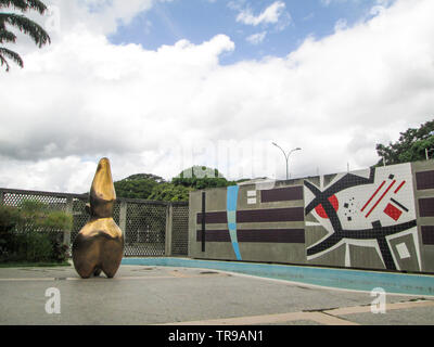 Caracas, Venezuela. Hirte der Wolken Skulptur von Jean Arp ZENTRALEN UNIVERSITÄT VON VENEZUELA UCV. Stockfoto