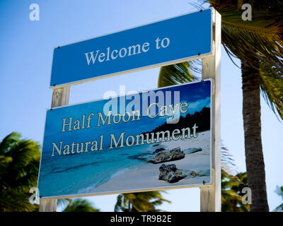 Close-up Willkommen Zeichen, Half Moon Caye Naturdenkmal, Half Moon Caye, Lighthouse Reef Atoll, Belize Stockfoto