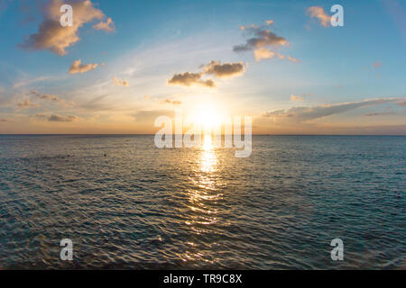 COZUMEL, MEXIKO: wunderschönen Sonnenuntergang über dem Meer Stockfoto