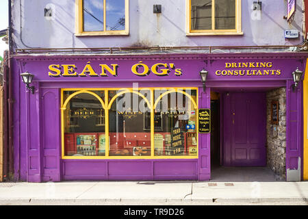 Die trinken Berater Sean Og's Irish Pub in Tralee, County Kerry, Irland Stockfoto