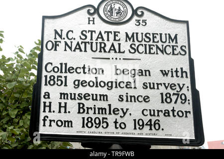 Historische Markierung außerhalb des North Carolina Museum of Natural Sciences in Charlotte, NC, USA Stockfoto