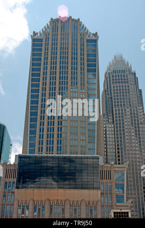 Herzen Tower und der Bank of America Corporate Center in Uptown Charlotte, NC, USA Stockfoto