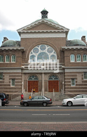 Die ehemalige First Baptist Church, die McGlohon Theater in Uptown Charlotte, NC, USA Hosting Stockfoto