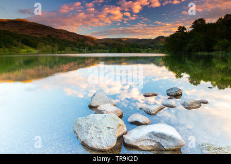 Sonnenaufgang in der Lake District National Park am Lake Grasmere Stockfoto