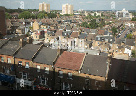 Eine allgemeine Ansicht des Gehäuses in Häuser und Wohnungen in Wood Green, nördlich von London Stockfoto