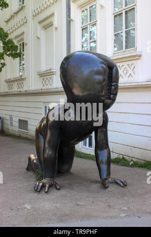 Einer der acht Babys installiert auf der Insel Kampa in Prag, Tschechische Republik Stockfoto