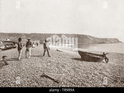 Blick aus dem 19. Jahrhundert. Der lokalen Bevölkerung am Chesil Beach, manchmal genannt Chesil Bank, in Portland, Dorset, Südengland ist einer der drei großen Kiesstrand Strukturen in Großbritannien. Sein Name ist vom Alten Englischen ceosel oder cisel abgeleitet und bedeutet "Kies" oder "hingle'. Der Strand wird oft als Tombolo identifiziert, obwohl die Forschung ergab, dass es sich um eine Barriere Strand mit "gerollt" landwärts und verbindet das Festland mit der Insel Portland und gibt das Aussehen eines Tombolo. Stockfoto