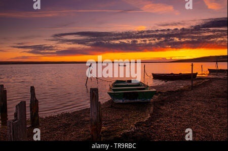 Osten Flotte, Dorset, Großbritannien. 31. Mai 2019. UK Wetter: Schöner Sonnenuntergang Farben über die Flotte Lagune am letzten Tag des Frühlings. Credit: Celia McMahon/Alamy Leben Nachrichten. Stockfoto