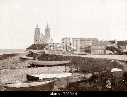 Ein Blick auf das 19. Jahrhundert Reculver Towers und Strand Reculver ist ein Dorf und Badeort etwa 3 Meilen (5 km) östlich von Herne Bay in Kent, South East England, das Dorf weitgehend im späten 18. Jahrhundert aufgegeben wurde, und die Kirche wurde im frühen 19. Jahrhundert abgerissen. Schutz der Ruinen und der Rest von Reculver von Erosion war und ist eine ständige Herausforderung. Stockfoto