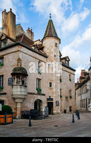 Straßen von Beaune, Burgund, Frankreich. Beaune ist der Wein Hauptstadt des Burgund und einer der wichtigsten Wein Zentren in Frankreich. Stockfoto