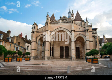 Collegiale Notre Dame in Beaune ist eine kanonische Sammlung aus der zweiten Hälfte des 12. Jahrhunderts, Beaune, Burgund, Frankreich Stockfoto