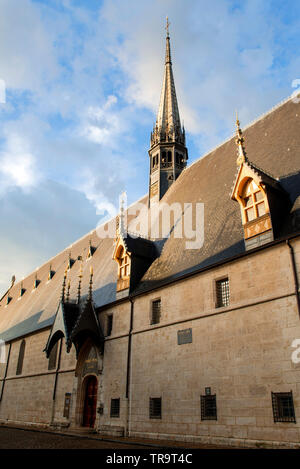 Der Hospices de Beaune ist eine ehemalige gemeinnützige Armenhaus in Beaune, Frankreich. Es wurde im Jahre 1443 von Nicolas Rolin gegründet als Krankenhaus für die Armen. Stockfoto