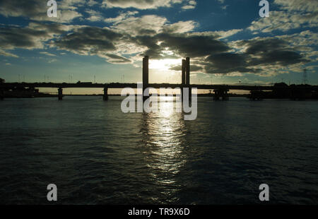 Juazeiro, .Presidente Dutra Brücke verbindet die Stadt Juazeiro in Bahia und die Stadt Petrolina in Pernambuco, Brasilien. Stockfoto