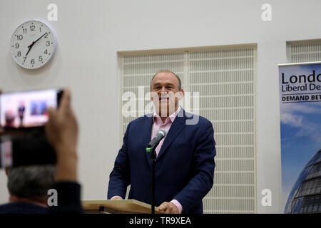 London/Großbritannien - 31. Mai 2019: Ed Davey, Liberaldemokratischen MP für Kingston und Surbiton, sprechen an Führung Wahl der Partei Hustings an der Stadt von London Academy in Highbury, North London Stockfoto