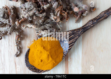 Pulver Pille auf Muster Holz- Hintergrund Stockfoto