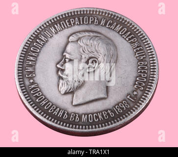Rubel Münze auf rosa Hintergrund isoliert Stockfoto
