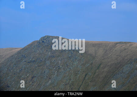 Die Wainwright Kidsty Hecht vom Gipfel des Rauhen Felsen auf dem Weg zu High Street im Nationalpark Lake District, Cumbria, England, Vereinigtes Königreich, Stockfoto