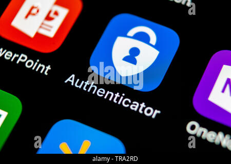 Sankt-Petersburg, Russland, 10. Mai 2018: Microsoft authenticator Symbol auf Apple iPhone X Bildschirm des Smartphones. Microsoft Authenticator Stockfoto