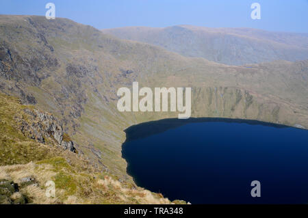 Blea Wasser, langen Stil und die Wainwright High Street von mardale Kranke Bell im Nationalpark Lake District, Cumbria, England, UK. Stockfoto